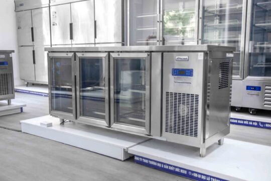 Ưu điểm nổi bật của dòng tủ bàn mát cánh kính công nghiệp Đức Minh